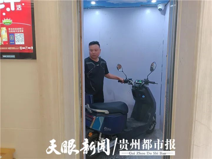 DƬ
